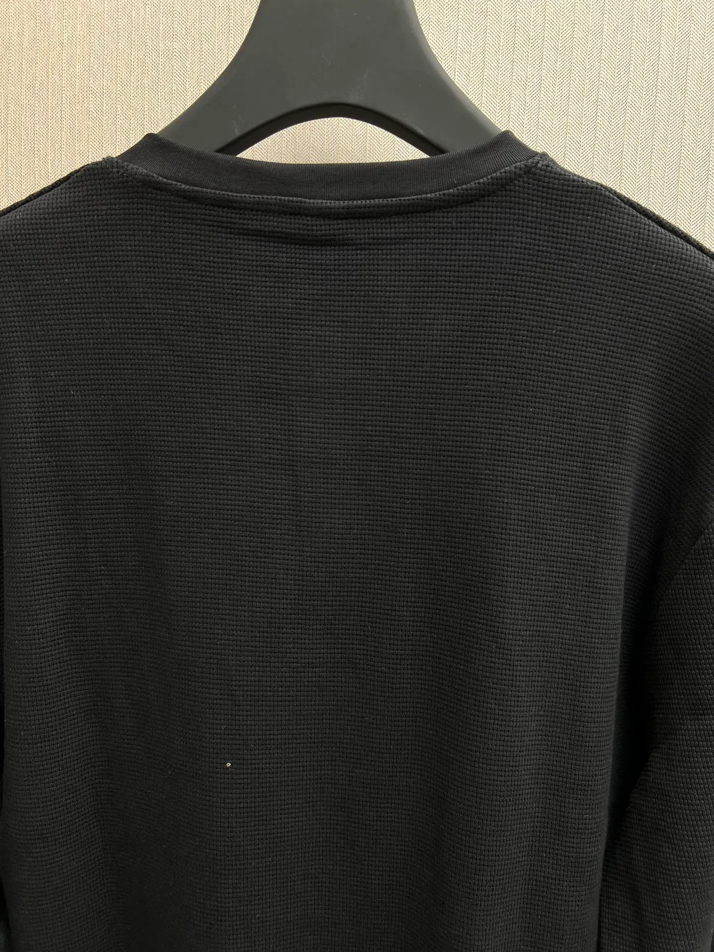🅿️440 Crow Heart 25SS leather henley collar waffle sweatshirt. The fabric is made of 350g cotton waffle double-layer material before washing. Size: S.M.L